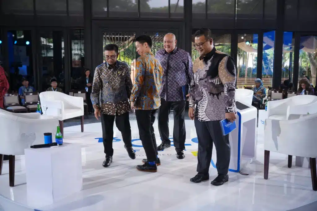 Abraham Hidayat, Managing Partner Skystar Capital, sedang memaparkan pandangannya mengenai peran modal ventura dan inovasi teknologi dalam diskusi panel CEO Insight 2024.